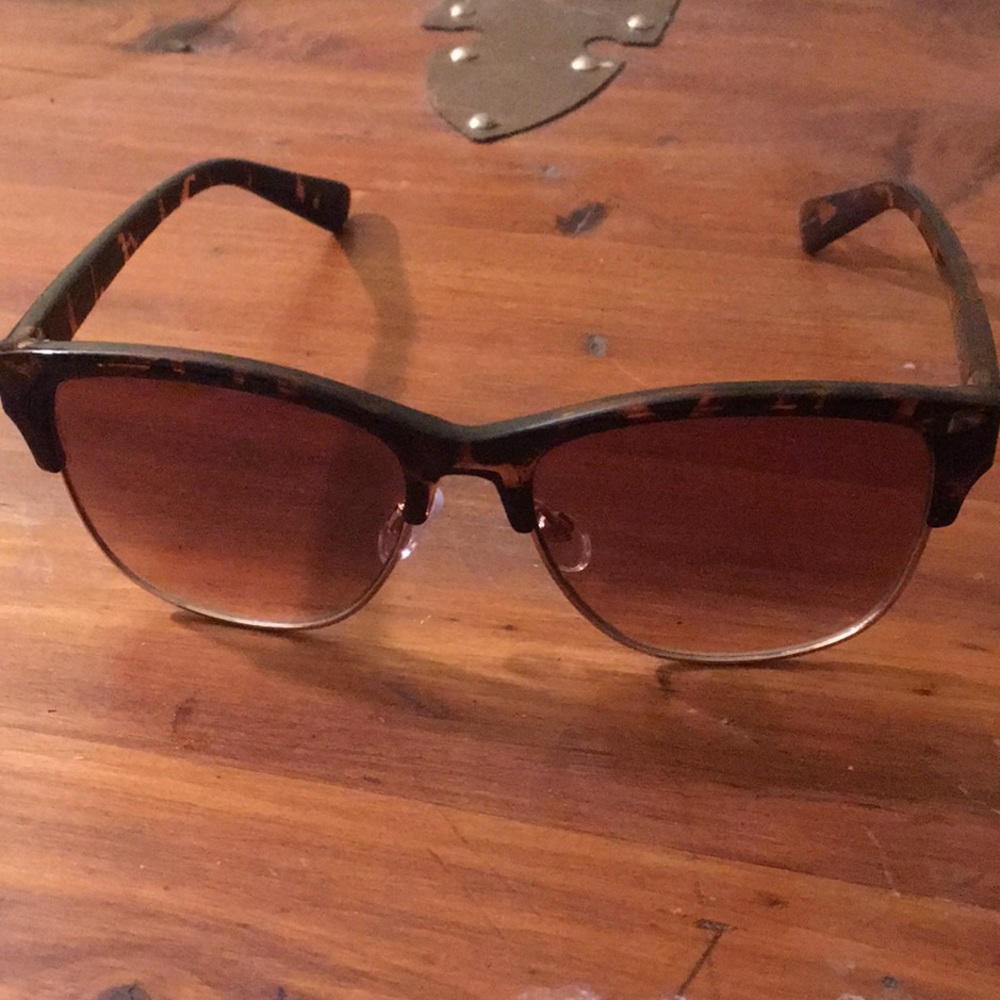 Oscar de la Renta Sunglasses